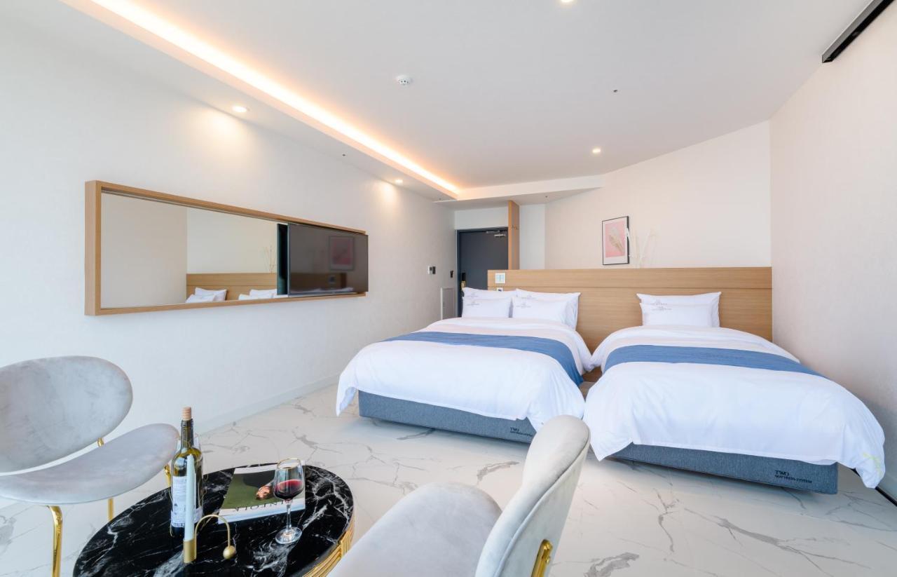 Hotel Mer Bleue Чеджу Екстериор снимка